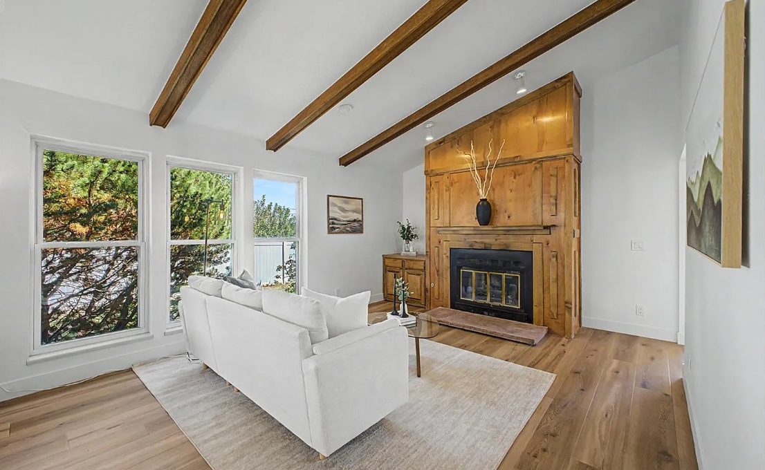 Fireplace Living Room — Basic Staging