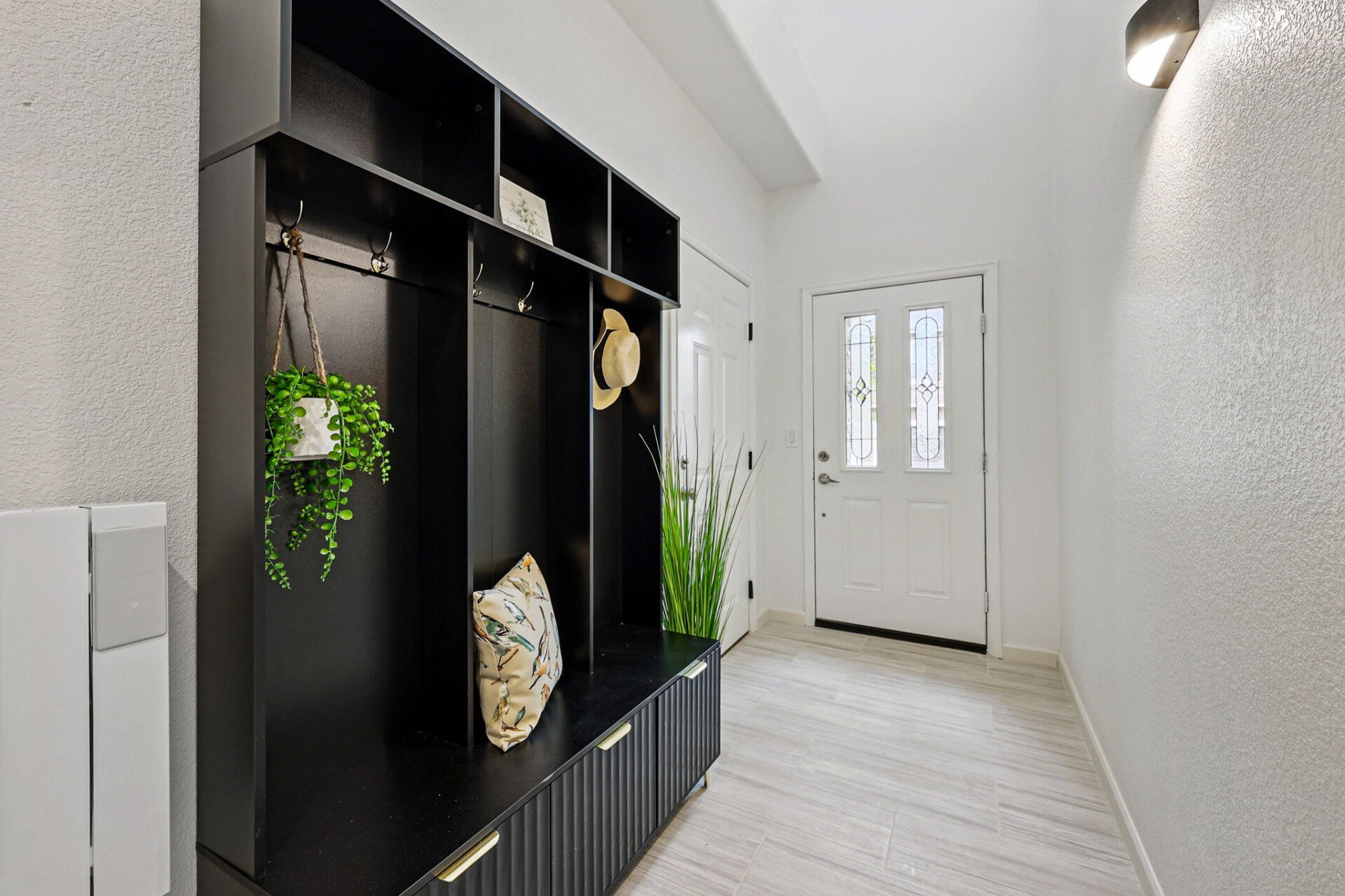 Kilmer Loop — Entryway (Minimalist)