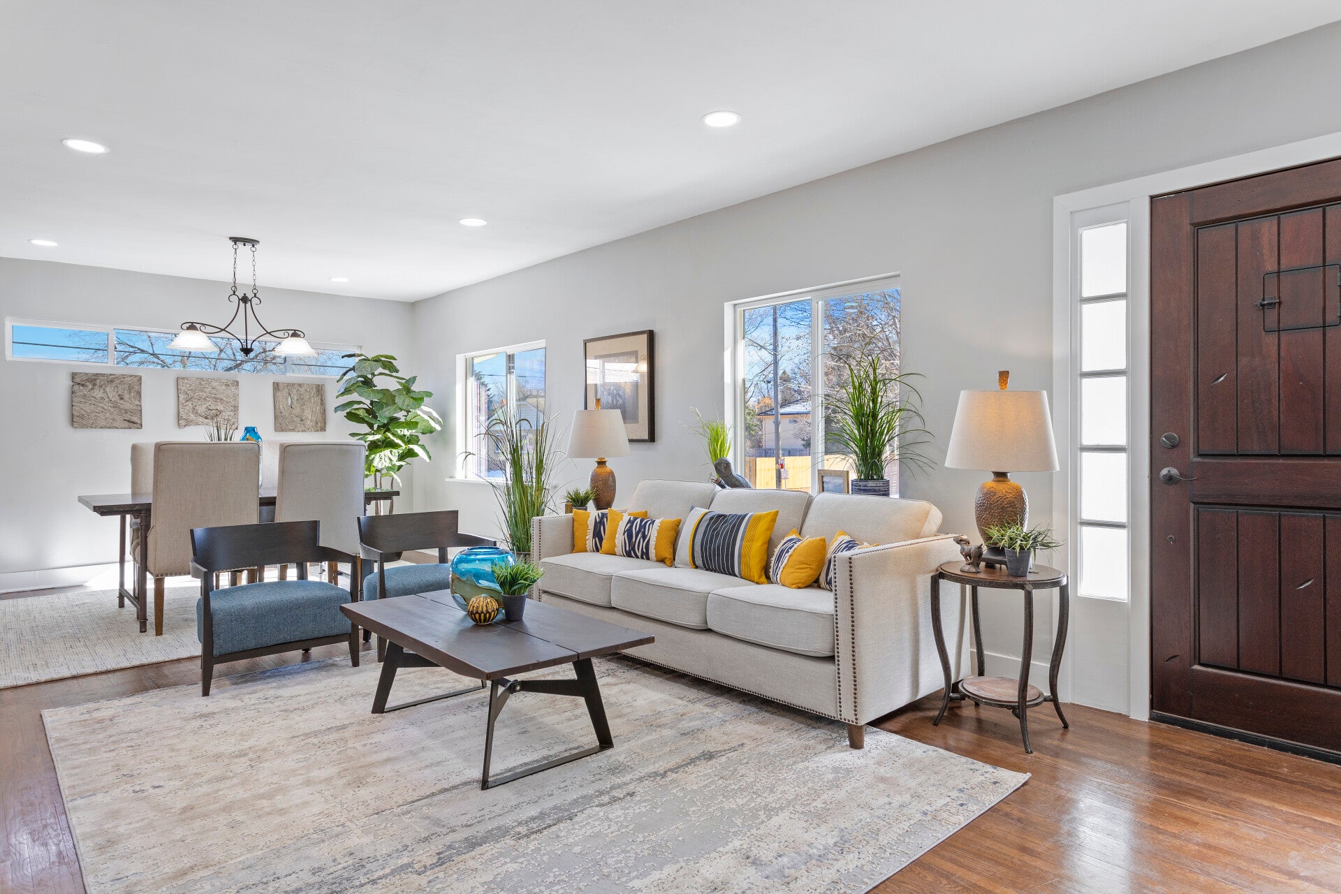 E. 23rd — Living Room (Deluxe)
